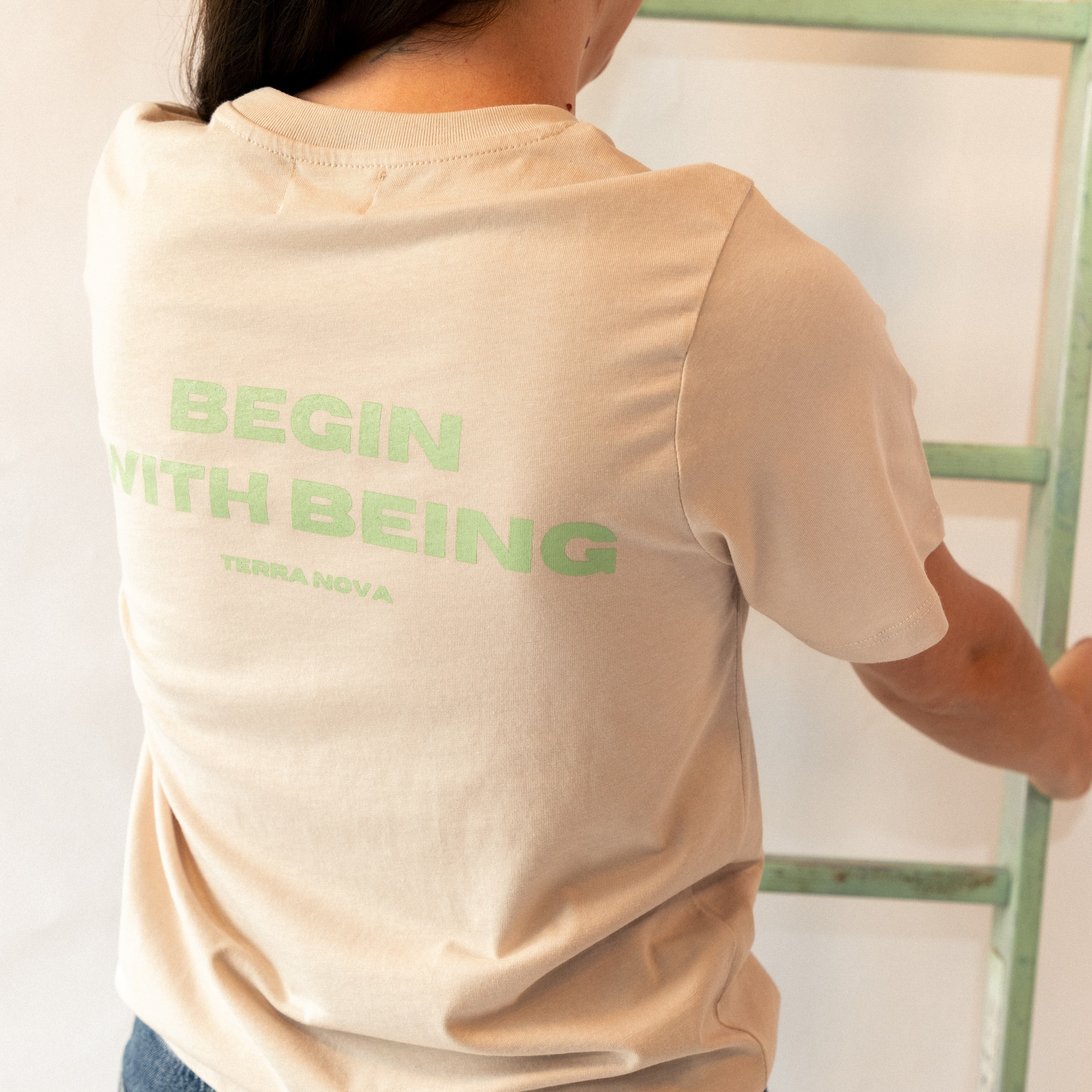 Camiseta Boxy Begin With being