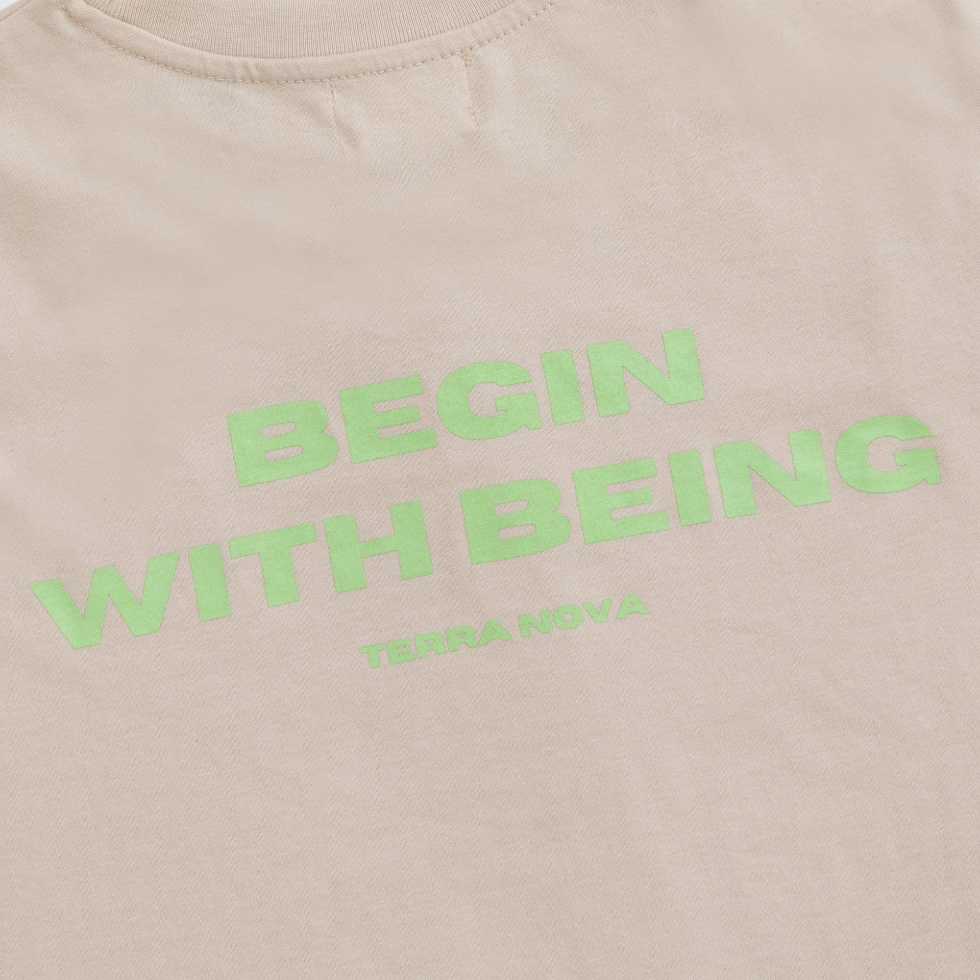 Camiseta Boxy Begin With being