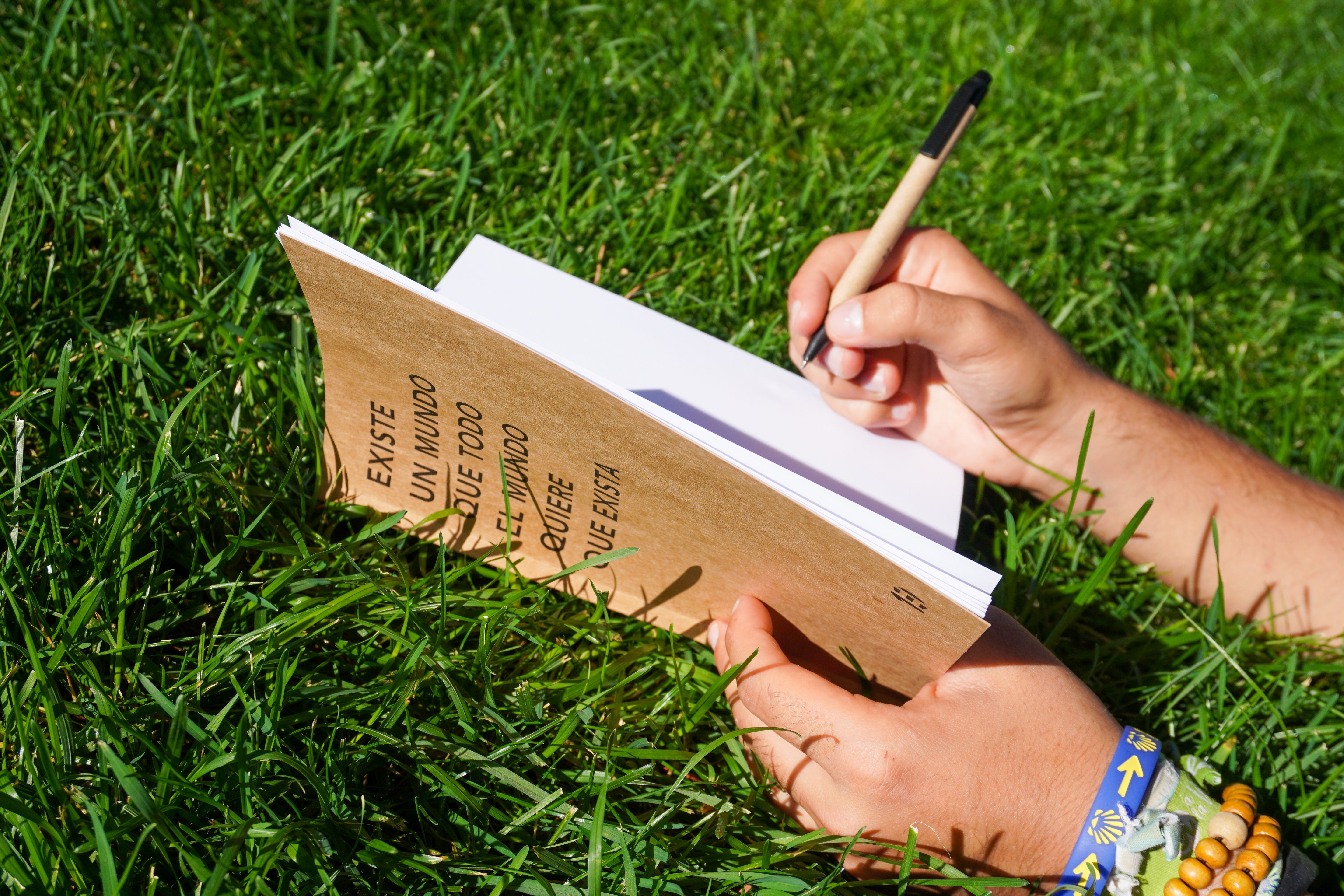 Cuaderno Hakuna - Existe un Mundo