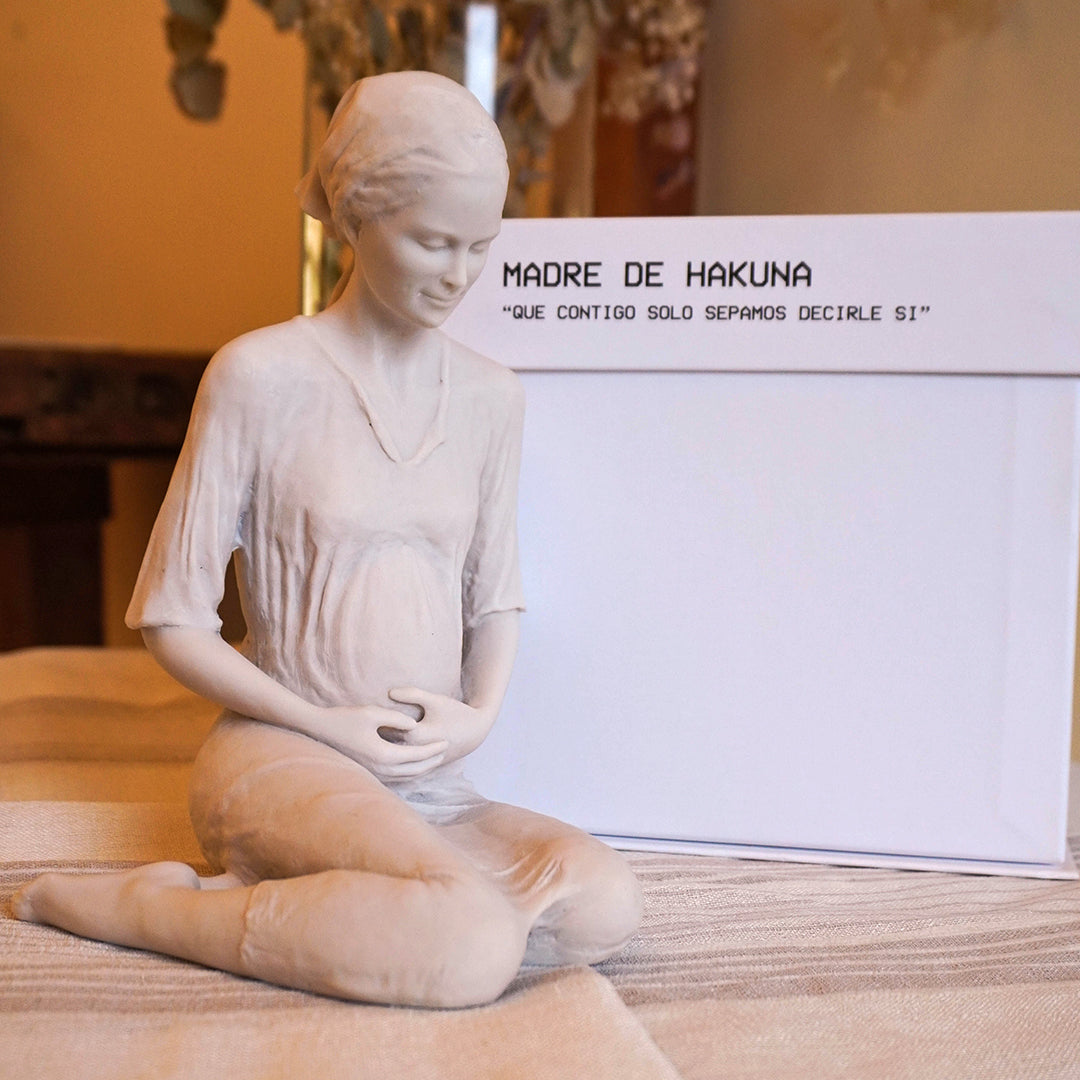 Escultura Madre de Hakuna 21cm con caja