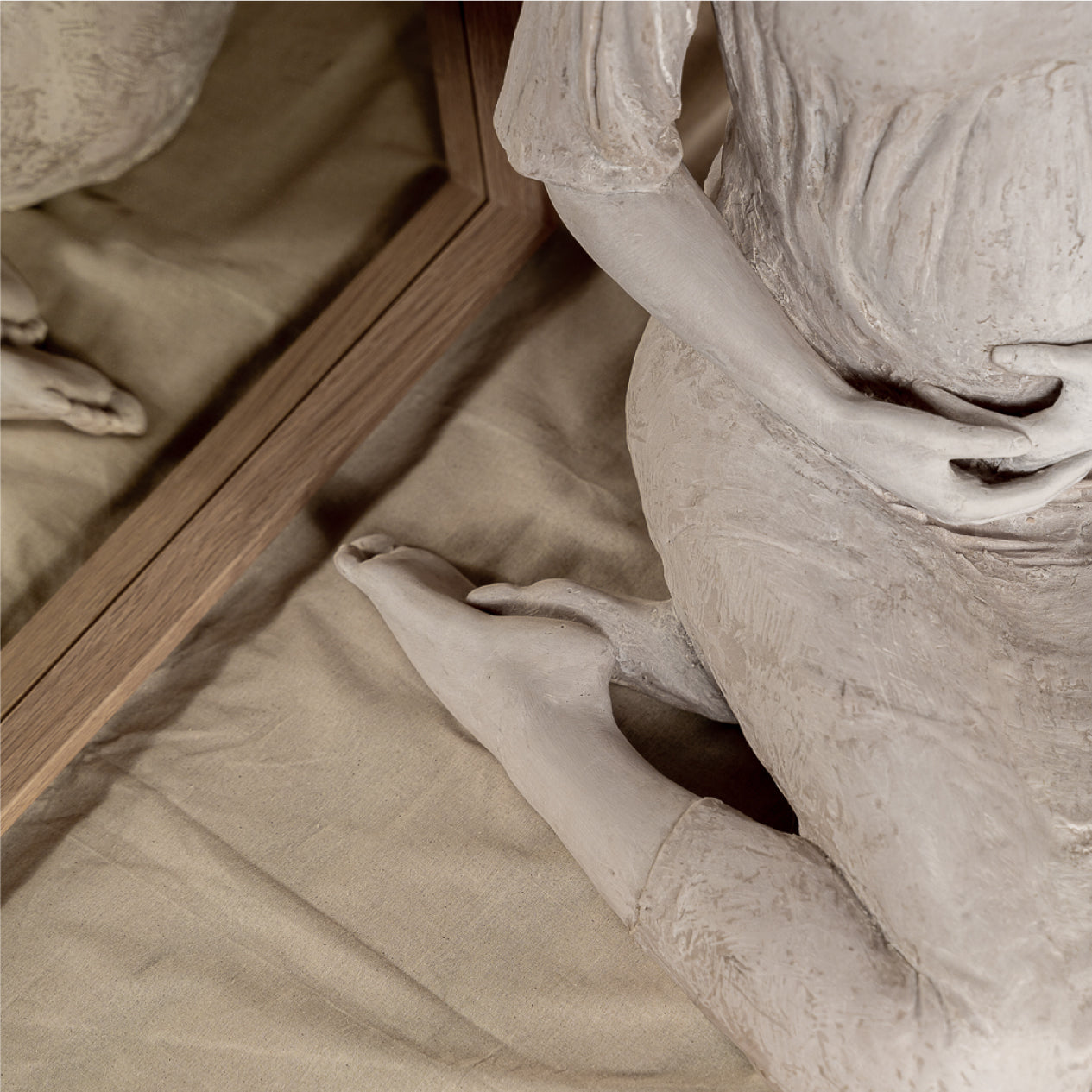 Escultura Madre de Hakuna 70cm foto detalle pies
